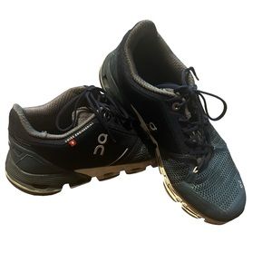 On Cloud Running Sneakers WOMANS 7.5 Cloudtec